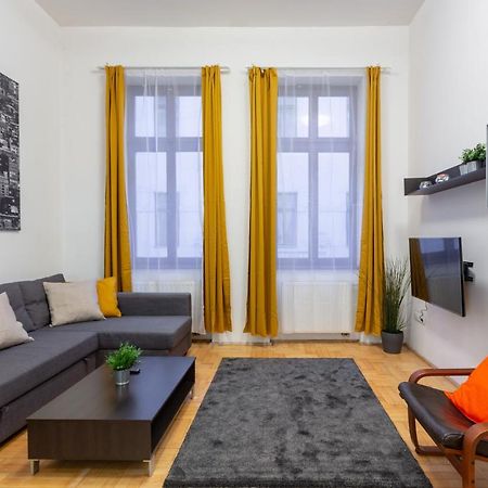 Downtown Home In The Gozsdu Garden Budapest Exterior photo