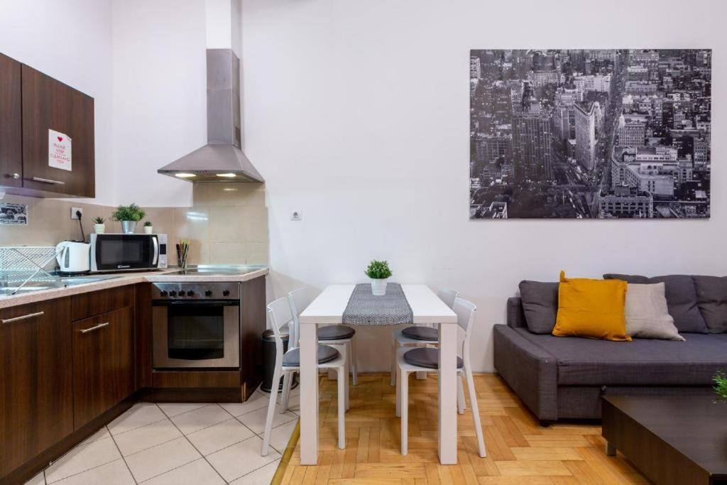 Downtown Home In The Gozsdu Garden Budapest Exterior photo